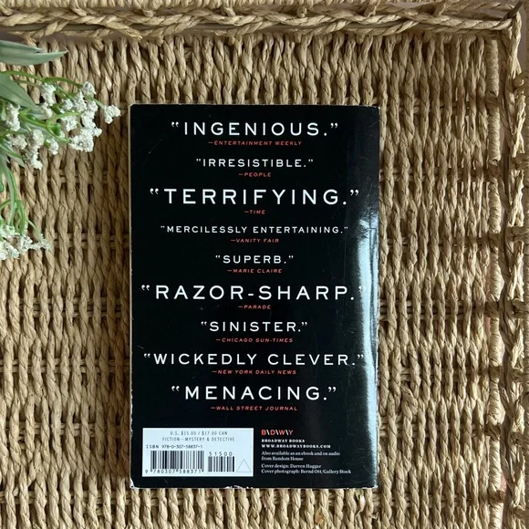 Gone Girl by Gillian Flynn Paperback Book - Picture 4 of 4